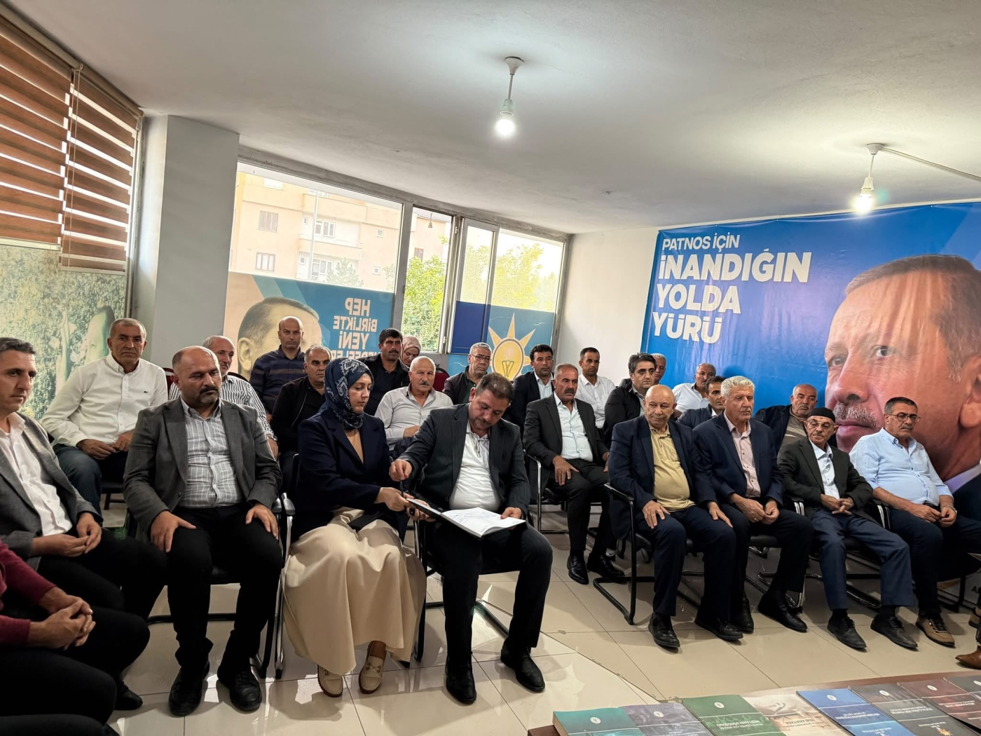 akpartiiiii-i6aa9829ea32f2.jpg