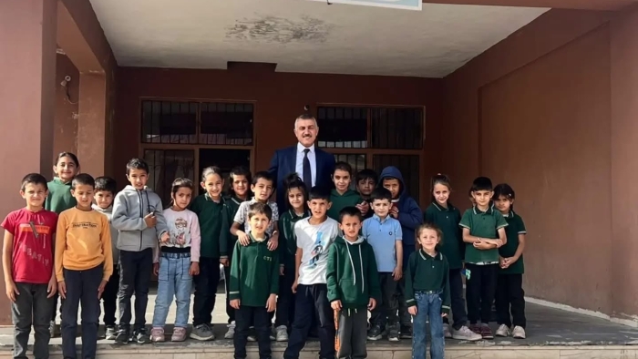 Yüksel Zorlu Öğretmen Ve Öğrencilerle Bir Araya Geldi