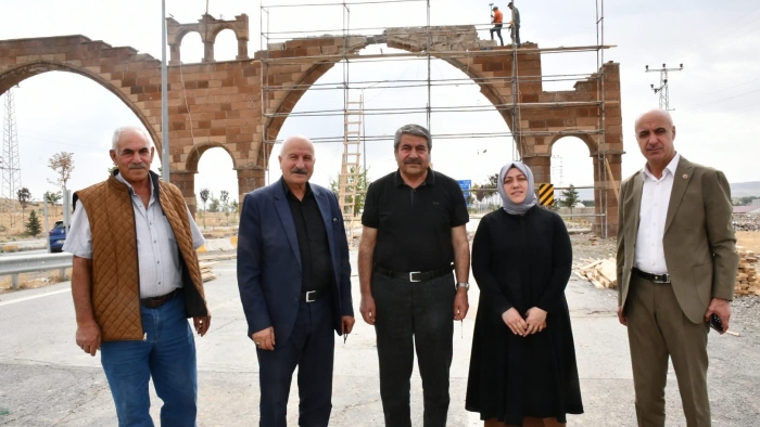 Başkan Taşkın’dan Şehir Girişindeki Kemere Yenileme Çalışması